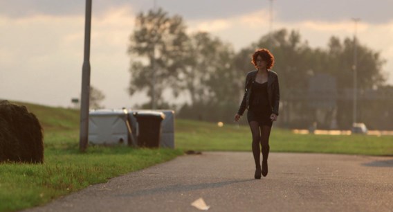 Het Nederlandse televisieprogramma ‘Dit is de Dag Onderzoek’ vond 76 zwakbegaafde meisjes en vrouwen die door een loverboy in de prostitutie belandden.