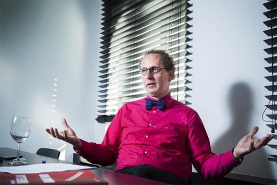 ‘’Je kan Marc Coucke zijn aandelenmeerwaarde afnemen, maar dat verandert niets aan de positie van de probleemgroep die vastzit aan de kleverige bodem.’