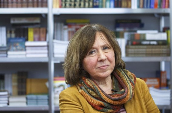 Svetlana Aleksijevitsj laat ons zien dat de Waarheid tegenstrijdigheden herbergt, of dat wie zoekt naar de waarheid vele waarheden vindt.