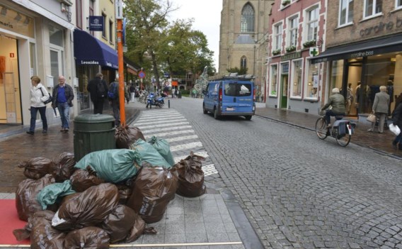 Met het einde van staking, verdwijnt ook de afvalberg uit de stad.