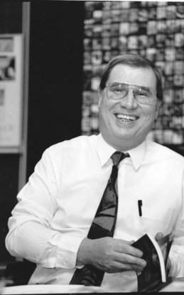 Vic De Donder, met immer klaarzittende pen – ‘een goed journalist schrijft desnoods op zijn manchetten’.