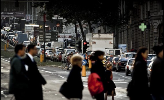Ochtendspits in Brussel, niet meteen de plek waar je moet zijn voor gezonde lucht.