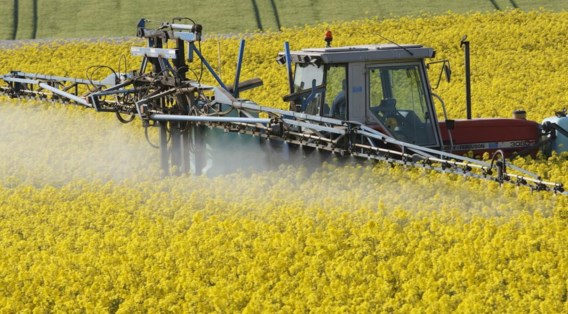 Zowat 70.000 professionele gebruikers, vooral landbouwers, zullen een licentie op zak moeten hebben.