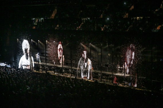 U2 tijdens de Innocence+Experience Tour in Californië: beeldanimatie van EMC.