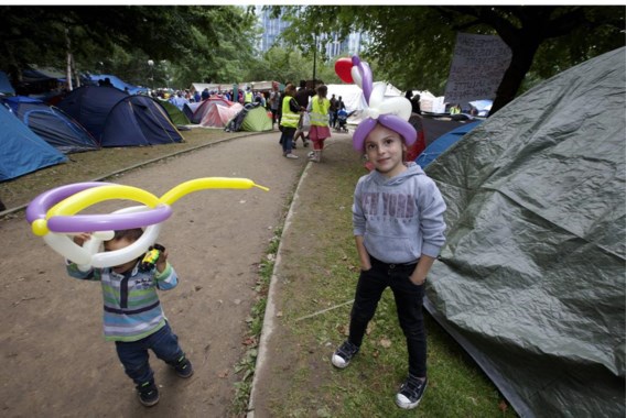 Volgens Fedasil zitten er in de collectieve opvangcentra 950 kinderen en jongeren tussen 3 en 17 jaar (cijfers van augustus).