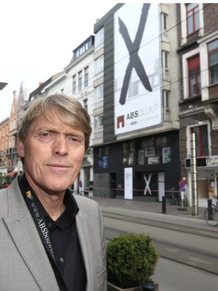 Anton Gonnissen kocht het oude bankkantoor.