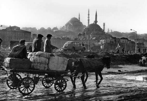 Beeld van Ara Güler, die in zijn archief 800.000 foto’s heeft.