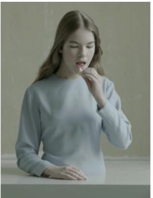 Michaël Borremans ‘Het brood’, te zien in Düsseldorf.
