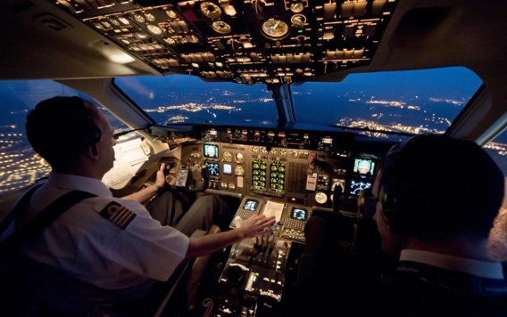 Schrijf in de vacature ‘pilote/piloot’ in plaats van ‘piloot (m/v)’ en je bereikt veel meer vrouwen.