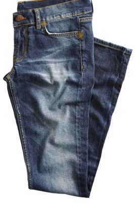 Door met kortere vezels te werken gaan stukken textiel, zoals broeken, sneller rafelen en scheuren. Dat kan in sommige gevallen als modieus worden ervaren, maar leidt vaak ook tot snellere vervanging omdat de kledingstukken er vlug oud uitzien. Heel wat ritssluitingen geven er ook eerder de brui aan dan vroeger.