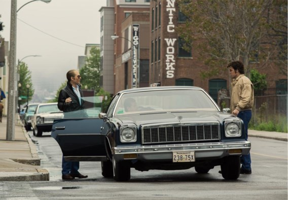 Johnny Depp (links) speelt de legendarische Amerikaanse gangster James ‘Whitey’ Bulger.