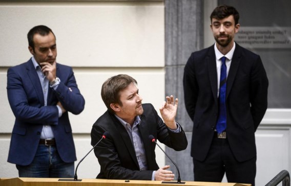 Oppositie (Bruno Tobback en Hermes Sanctorum) en meerderheid (Willem-Frederik Schiltz) haalden zwaar uit naar Geert Bourgeois.