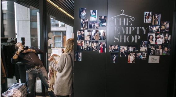The Empty Shop is ’s morgens leeg en ’s avonds aangekleed met geschonken kleren. Wie iets bijdraagt, wordt in het zonnetje gezet.