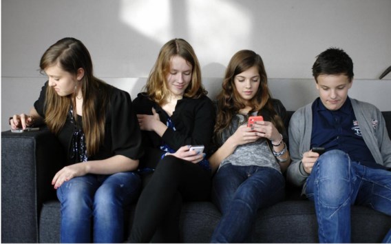 Onder andere voorruiten van auto’s, horloges of brillen zullen de plaats van het alomtegenwoordige smartphonescherm overnemen.