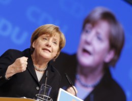  Angela Merkel: 'Vluchtelingencrisis historische test voor Europa'