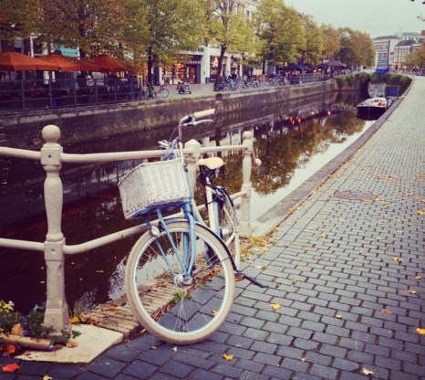 Leeuwarden is een zakdoek groot en met zijn schattige grachten gesneden koek voor instagramfoto’s.