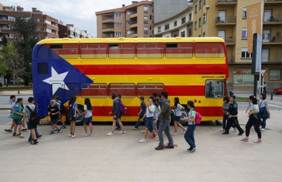 Van grootstad Barcelona tot in de kleinste dorpen: overal duiken de kleuren van de estelada, de vlag van het Catalaanse nationalisme, op.