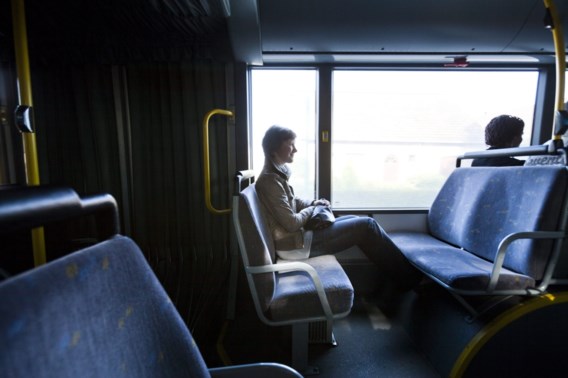 Om te weten of een buslijn te duur is, zal de regering zo snel mogelijk meten hoeveel mensen die lijn gebruiken.