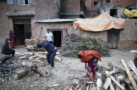 Al verschillende slachtoffers aardbeving Nepal omgekomen van de koude