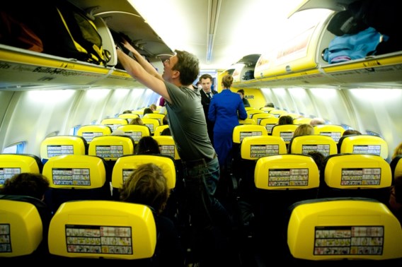 Ryanair stapt af van geel interieur