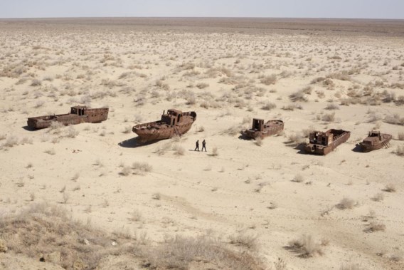 Hier bevond zich vroeger de oever van het Aralmeer. Een monument bij de vroegere vissershaven van Moynaq herinnert eraan.