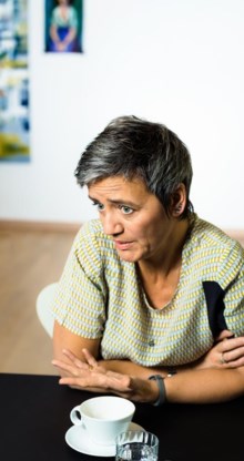 Vestager ziet de belastingvoordelen als verboden staatssteun.