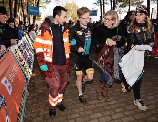 Het BK was voor topfavoriet Iserbyt al na enkele meters voorbij.