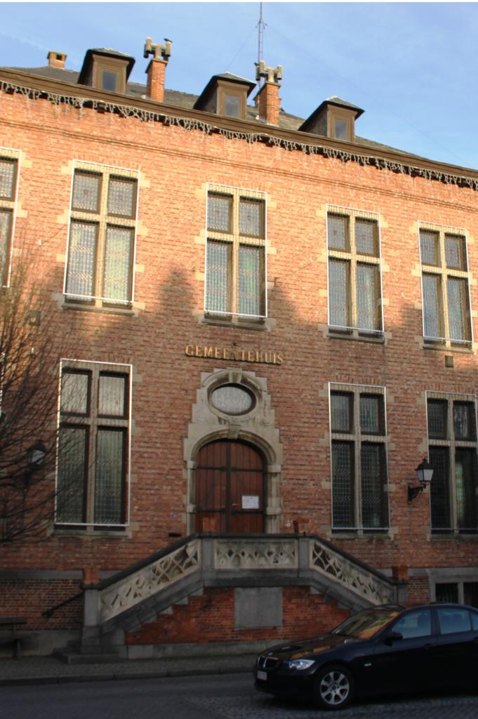 Oud gemeentehuis te koop (Meise) De Standaard