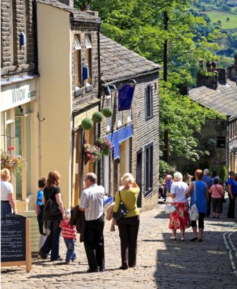 Haworths Main Street: toeristen in Brontë Country.