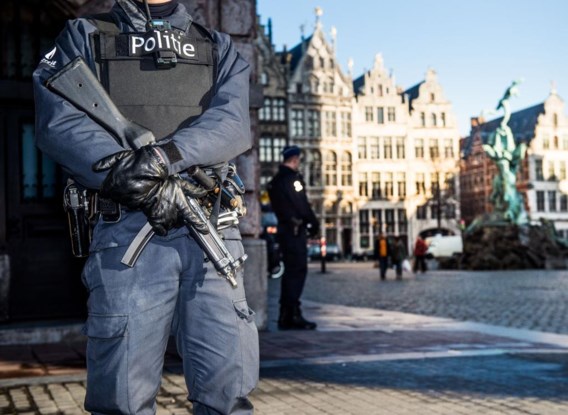Door enkele incidenten en haar nieuwe manier van werken krijgt de Antwerpse politie veel kritiek.