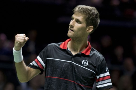 Martin Klizan steekt trofee ATP Rotterdam op zak