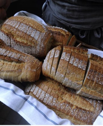 Bijna al het brood dat we vandaag eten, is snel gerezen, ook als het uit een sympathieke buurtbakkerij komt.