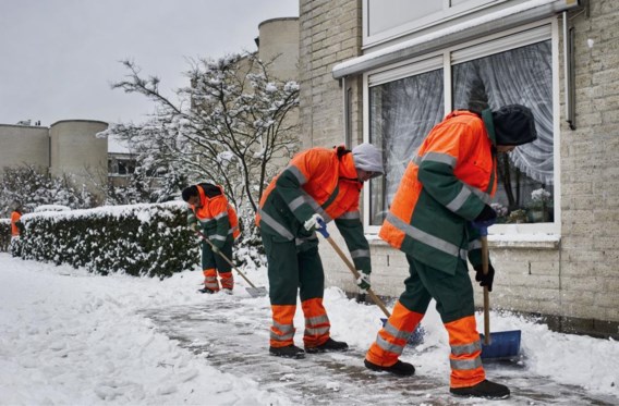 In het systeem van gemeenschapswerk kunnen langdurig werklozen nuttige klussen uitvoeren.