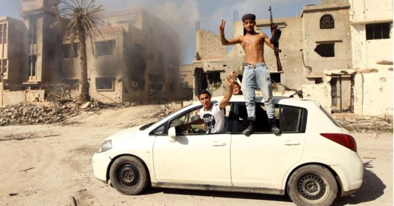 Strijders die trouw zijn aan de internationaal erkende regering van Libië, heroverden de voorbije week in Benghazi terrein op islamistische milities, waaronder IS.