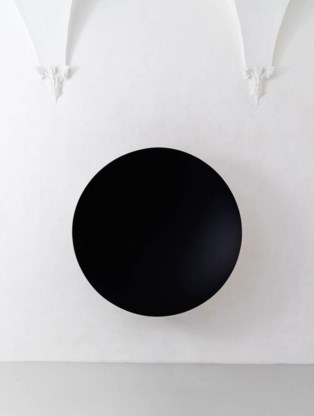‘Monochrome (black/cobalt blue)’ van Anish Kapoor (2015).