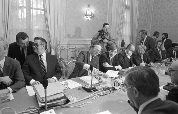 Wilfried Martens (midden) forceerde een omslag in de uitgaven.