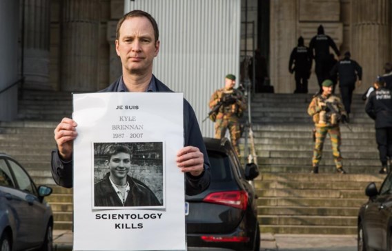 Enkele ex-leden van Scientology protesteerden gisteren voor het Justitiepaleis.