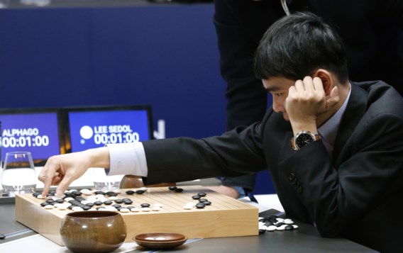 Computer wint derde en beslissende partij van wereldkampioen Go
