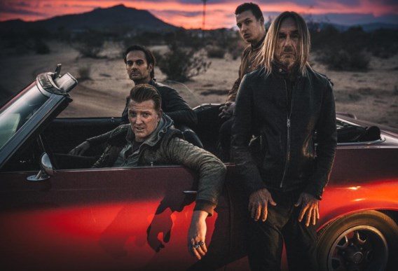Josh Homme, Dean Fertita, Matt Helders en Iggy Pop (in wijzerzin): er zit ongetwijfeld meer in dit dreamteam.