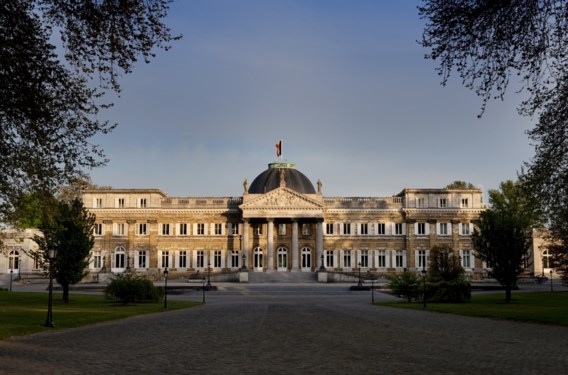 Hackers halen site koningshuis onderuit
