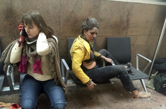 Twee slachtoffers vlak na de explosies in Zaventem.