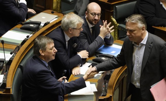 Patrick Dewael (rechts) zou een goede kans maken om de onderzoekscommissie voor te zitten.