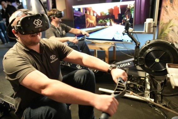 <p>Virtual reality kan ook een saaie fitnessbeurt interessanter maken. <span class="credit">afp</span></p>