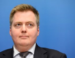 VIDEO. IJslandse premier loopt gefrustreerd weg tijdens interview 