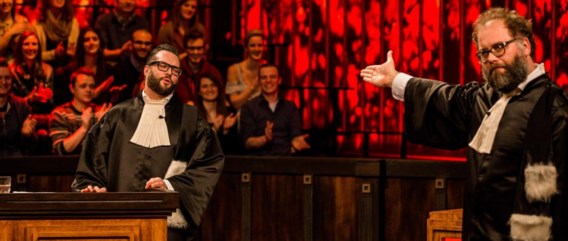 Brulboeien met baarden: Alex Agnew (links) en Joost Vandecasteele als gelegenheidsadvocaten.