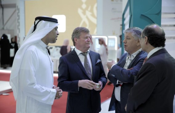 Francis Vanhoof (midden), minister Jo Vandeurzen en ceo Dr. Haidar van de Dubai Health Authority (links).