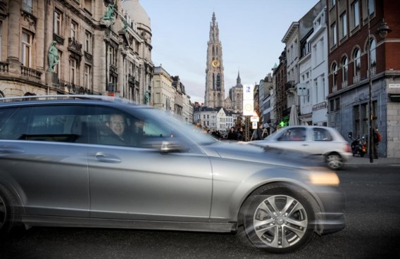 Antwerpen maakt zich sterk dat de invoeringsdatum van de lage-emissiezone, 1 februari 2017, toch wordt gehaald.