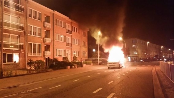 Gefrustreerde Antwerp-fans steken combi in brand: vijf relschoppers opgepakt
