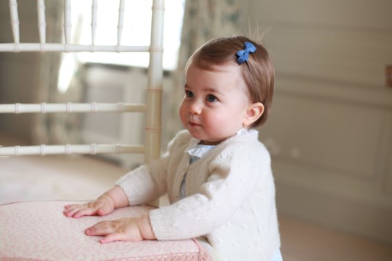 Nieuwe foto’s van Britse prinses Charlotte vrijgegeven
