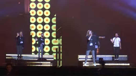 Laura Tesoro haalt zakdoeken boven tijdens repetitie Eurosong